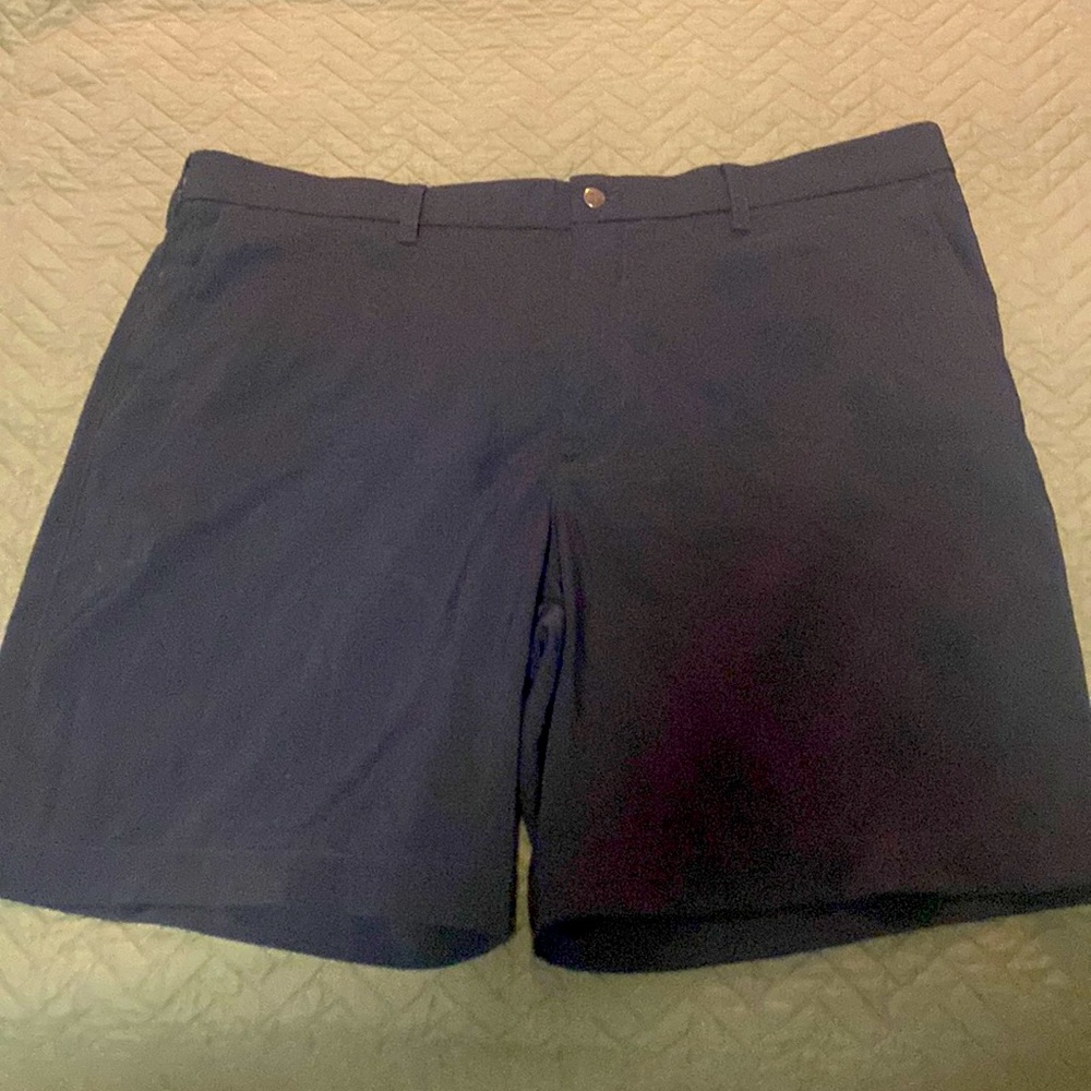 Men’s size 40 dark blue Callaway golf shorts
